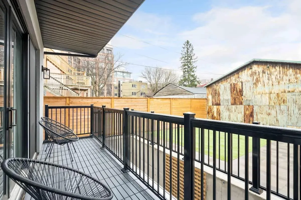 Spacious 2Br Near Uoft And College Toronto Apartment