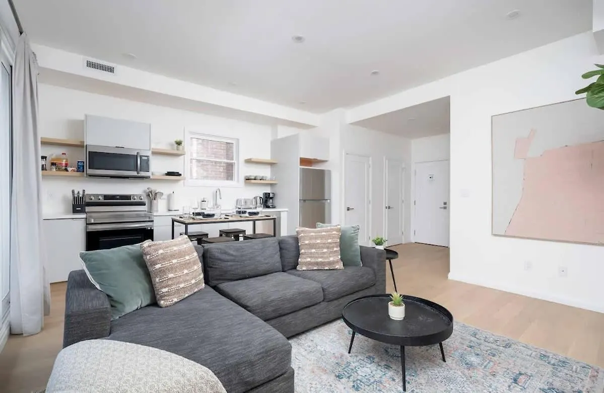 Spacious 2Br Near Uoft And College Toronto 0*,  Canada