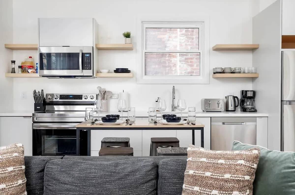 Apartment Spacious 2Br Near Uoft And College Toronto