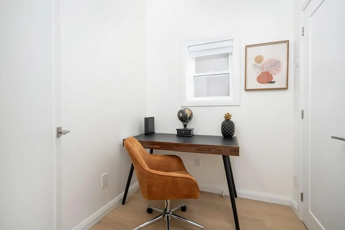 Spacious 2Br Near Uoft And College Toronto