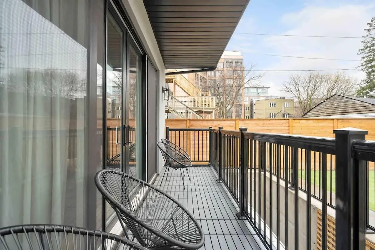 Spacious 2Br Near Uoft And College Toronto 0*,  Canada