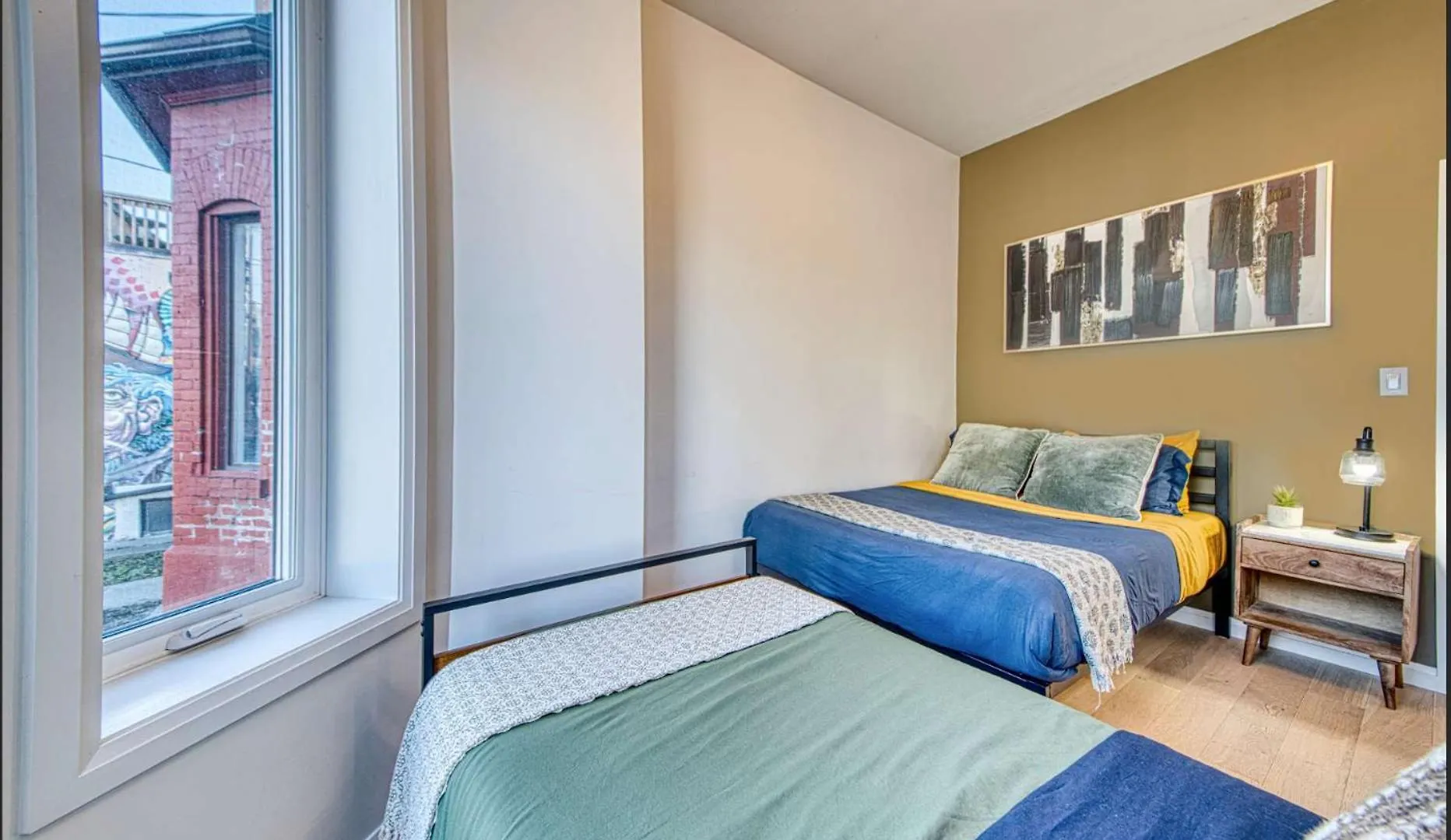 Spacious 2Br Near Uoft And College Toronto Canada