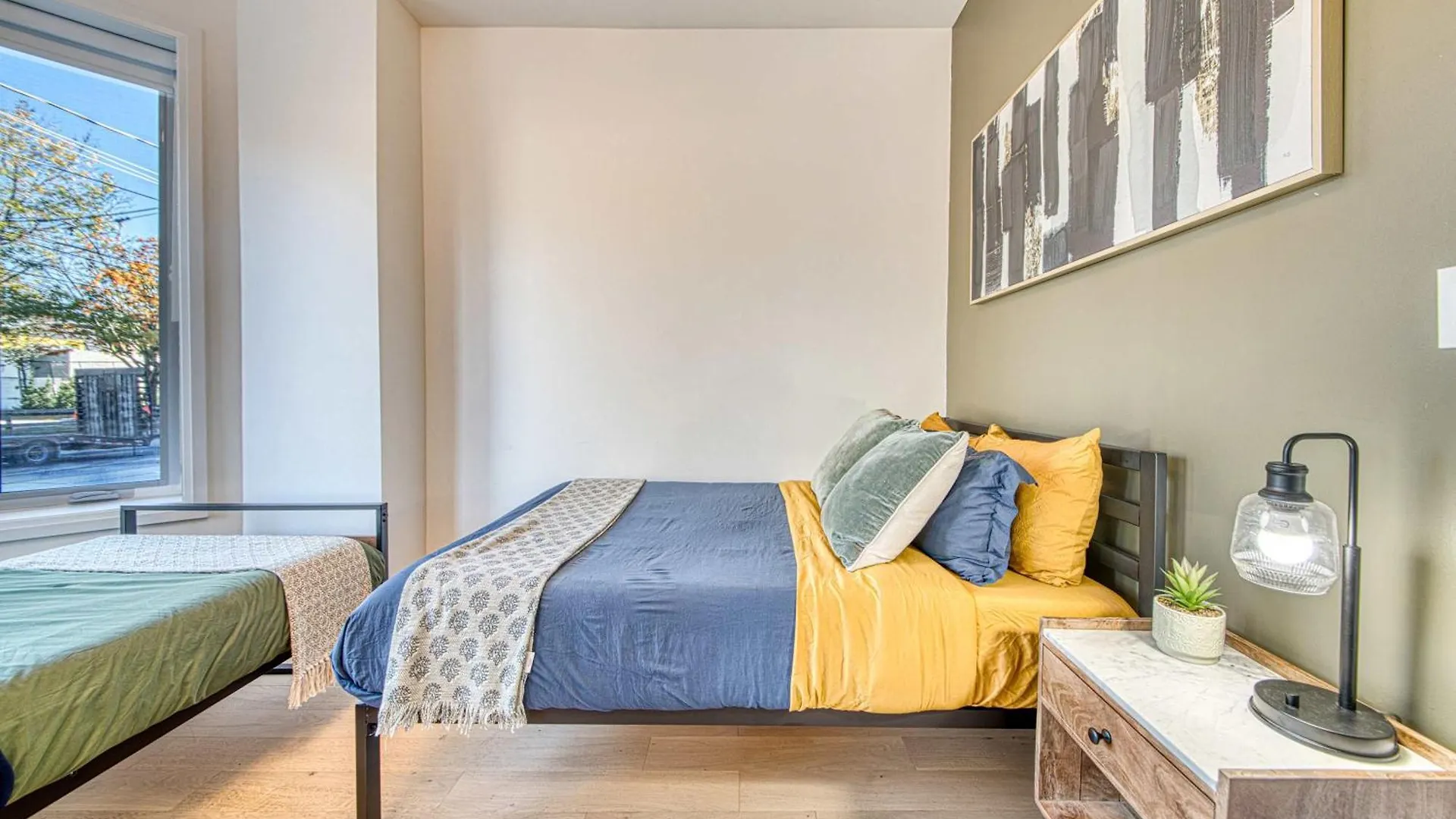 Apartment Spacious 2Br Near Uoft And College Toronto